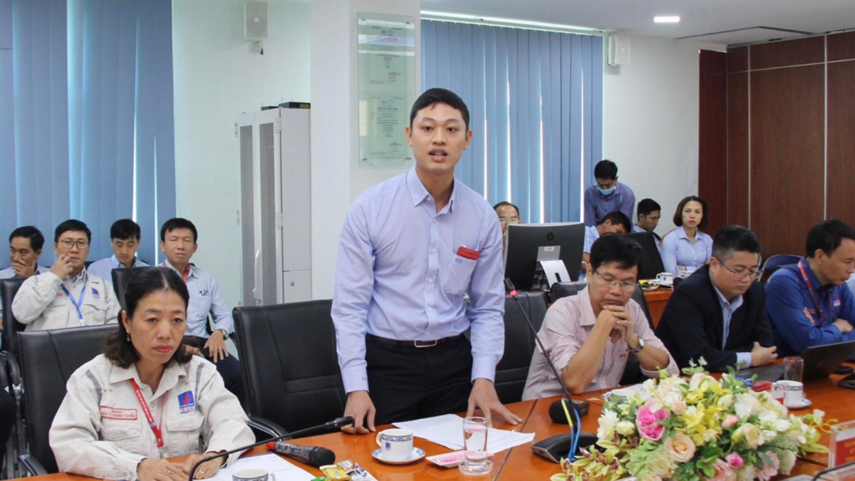 pho chu tich quoc hoi tiep xuc cu tri khu kinh te dung quat hinh anh 2