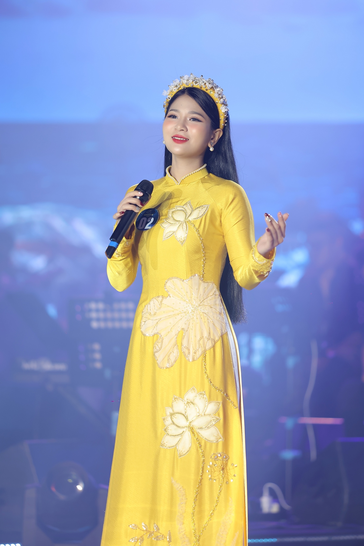 sao mai 2022 Dem thi ruc ro sac mau va ca tinh am nhac hinh anh 5