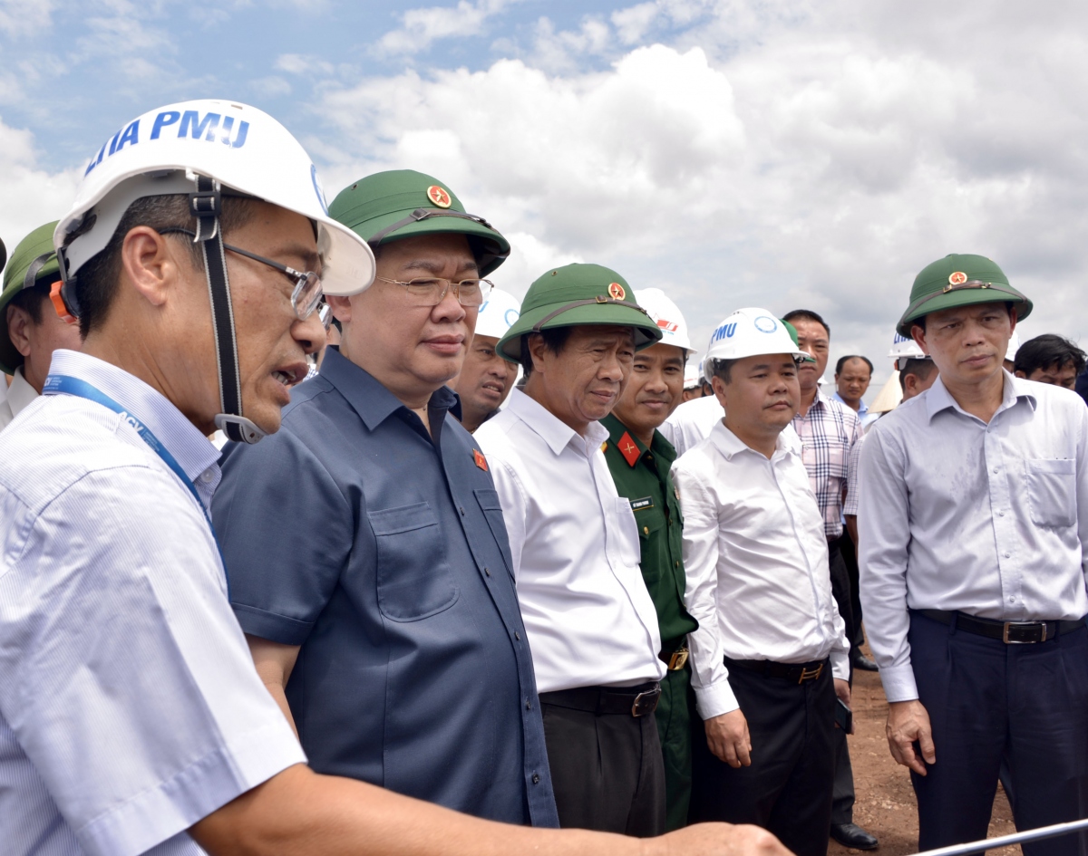 chu tich quoc hoi vuong Dinh hue giam sat duong cao toc ben luc - long thanh hinh anh 1