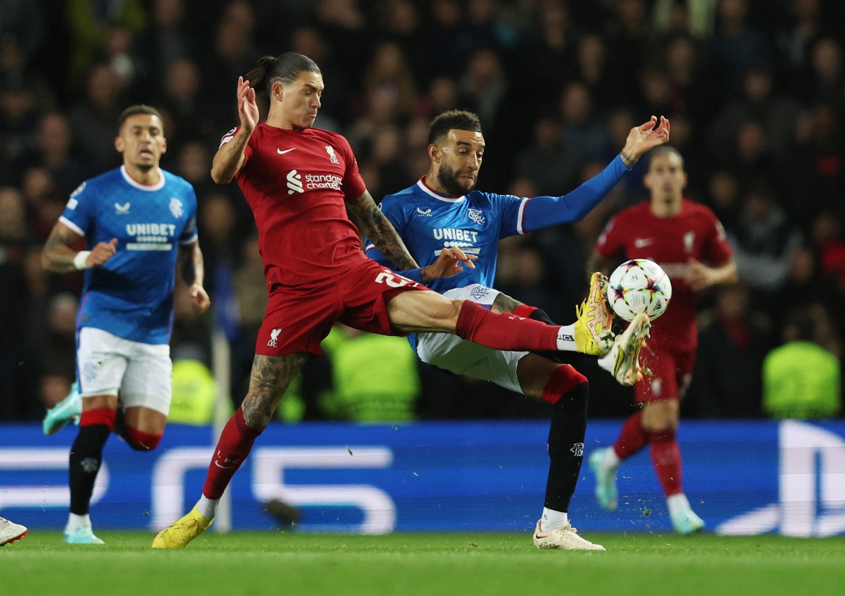 Dai thang rangers nho hat-trick cua salah, liverpool tien gan vong 1 8 hinh anh 1