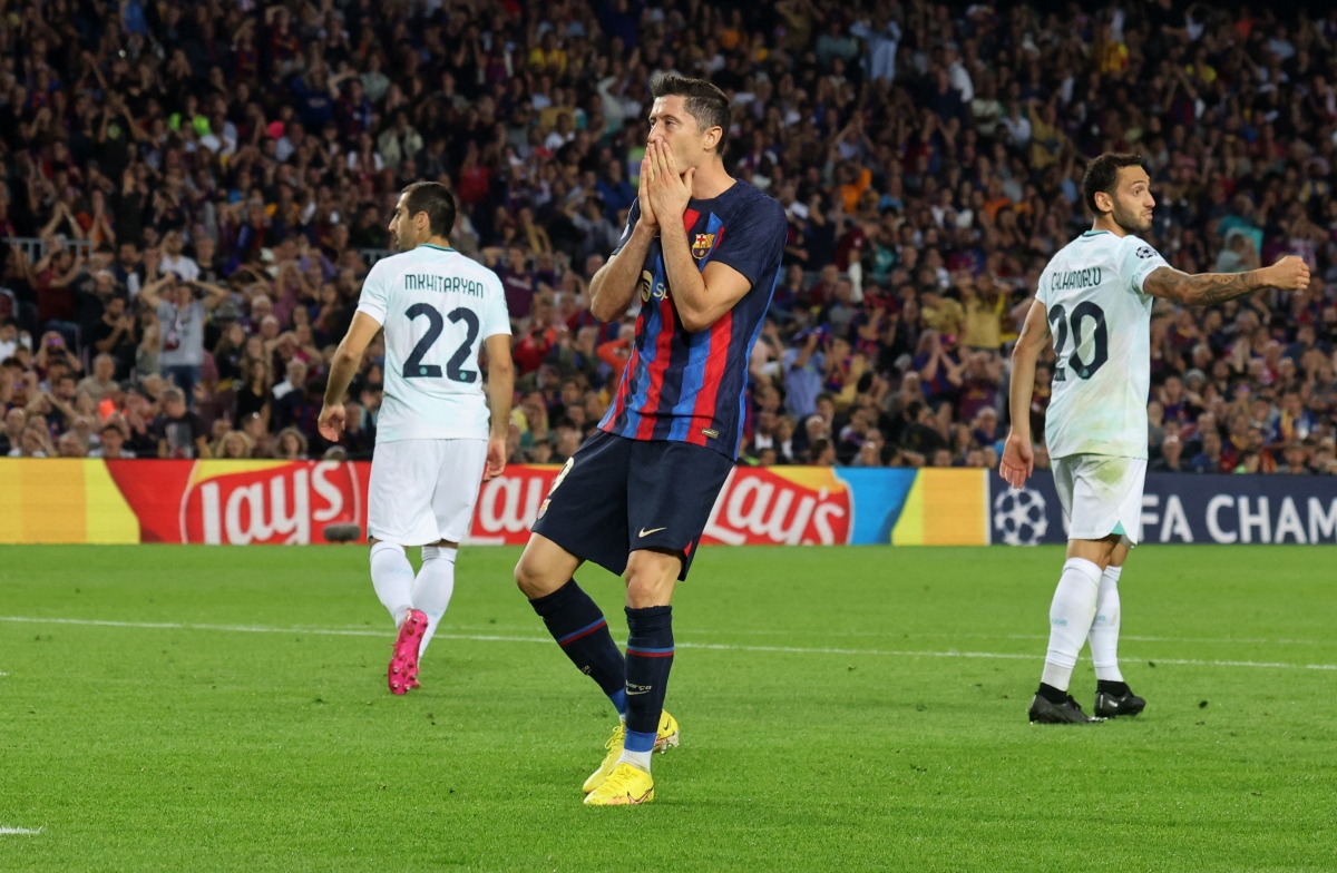 truc tiep barcelona 3-3 inter lewandowski ghi cu dup hinh anh 2