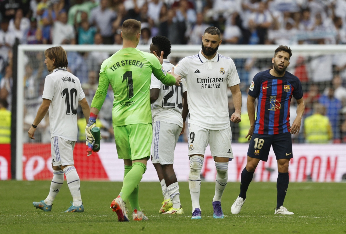 benzema che mo lewandowski, real madrid thang thuyet phuc barca hinh anh 23