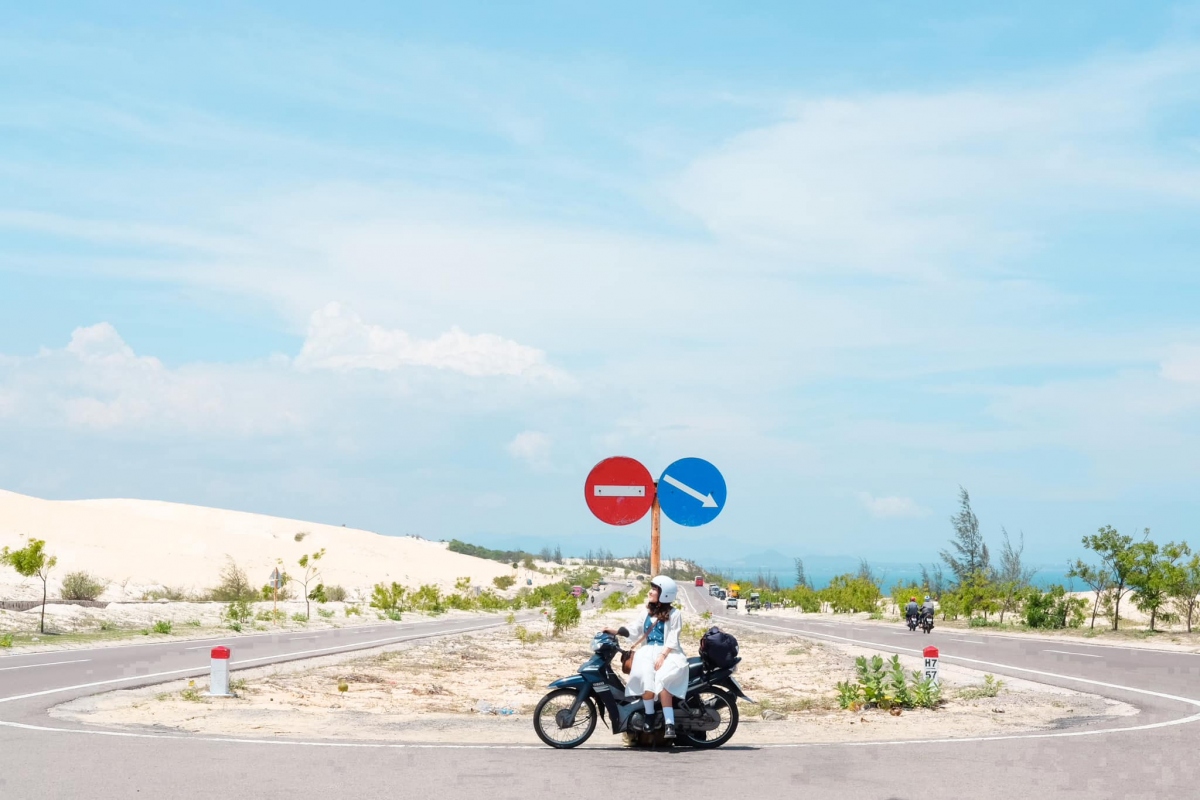 nu nhan vien van phong hoan thanh mo uoc du lich toi 63 tinh thanh hinh anh 3