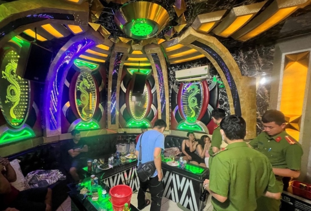 bat chu quan karaoke luxury hong phuc o Dong nai hinh anh 2