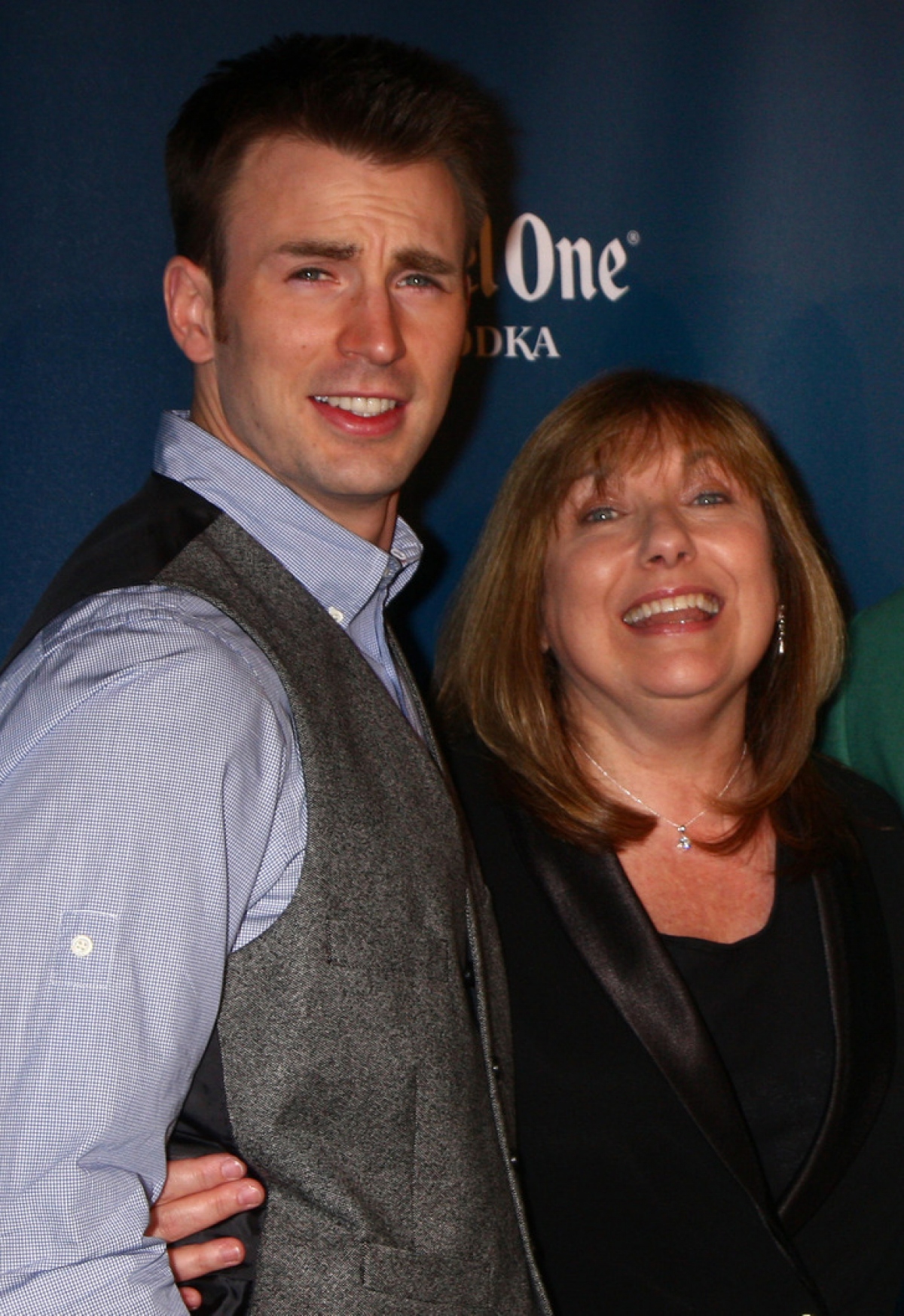 moi quan he dac biet cua chris evans voi me hinh anh 3