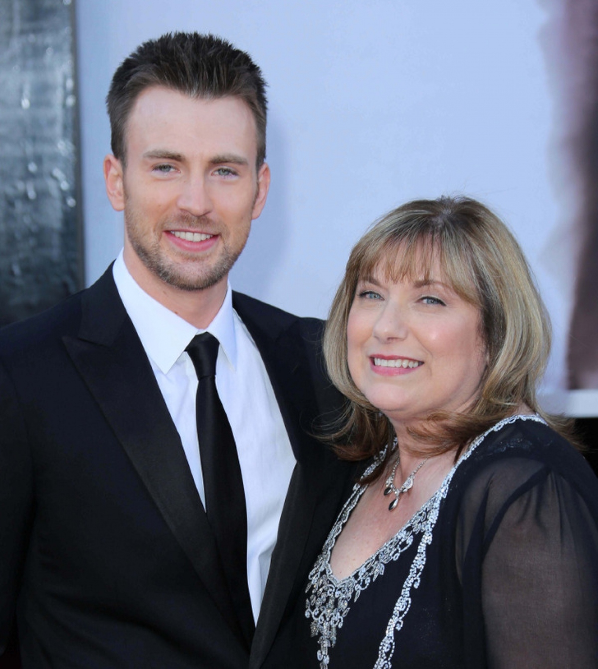 moi quan he dac biet cua chris evans voi me hinh anh 2