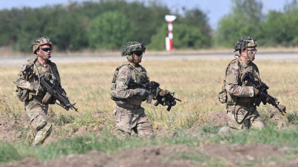 cbs sư đoàn dù tinh nhuệ của mỹ sẽ vào ukraine nếu nổ ra xung đột nga - nato hình ảnh 1 cbs su doan du tinh nhue cua my se vao ukraine neu no ra xung dot nga - nato hinh anh 1