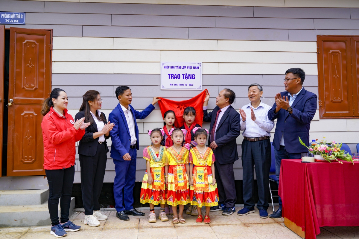 hiep hoi tam lop viet nam trao tang nha o noi tru o son la hinh anh 5