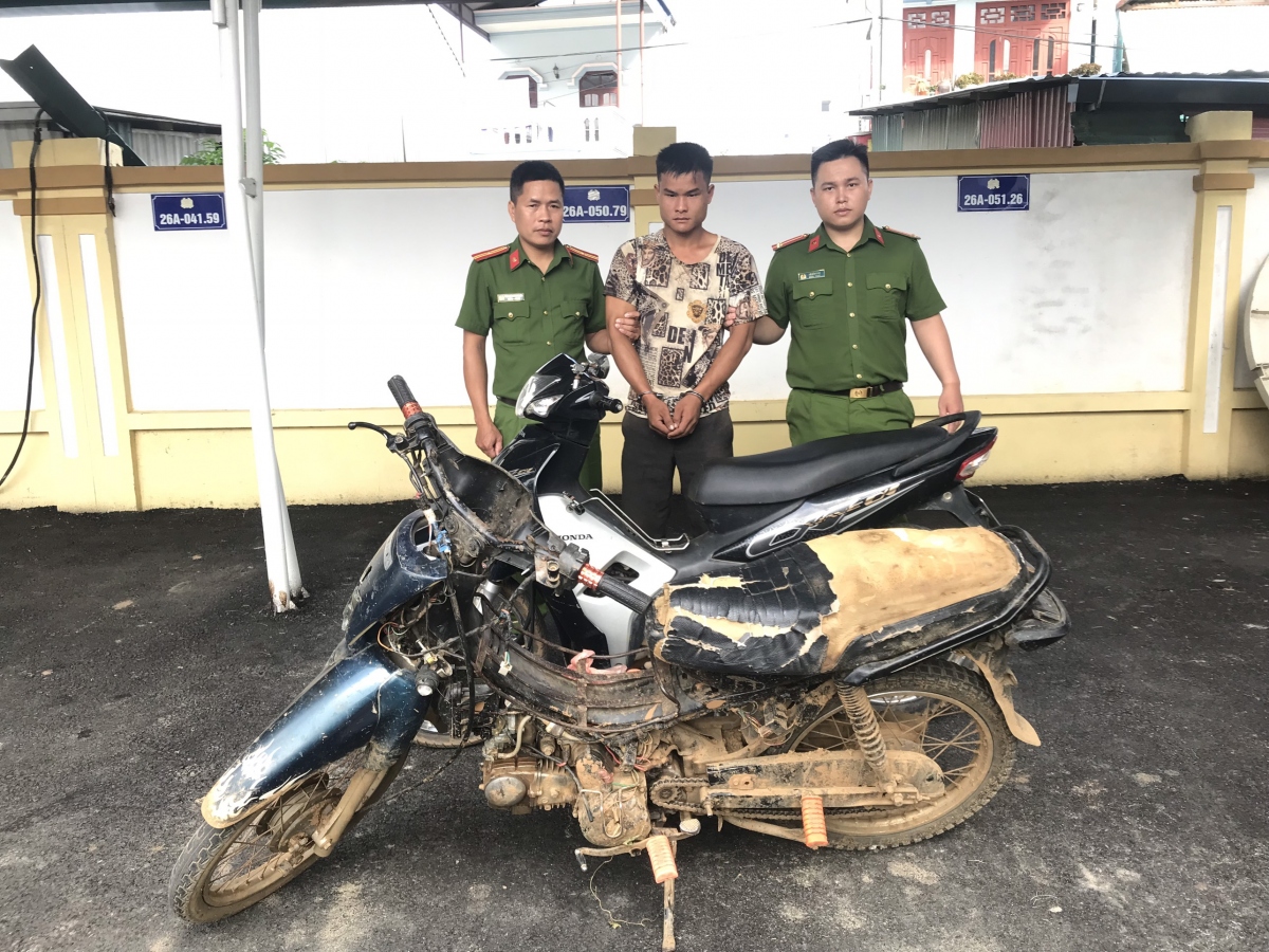 bat tam giam 2 doi tuong trom cap tai san o son la hinh anh 2