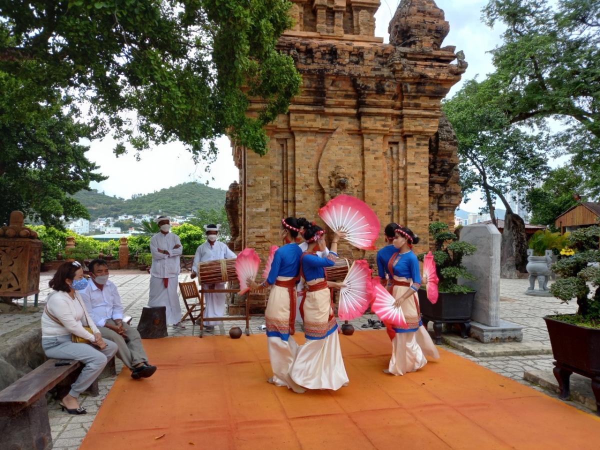 van hoa se la nguon luc ghe gom de khanh hoa phat trien du lich hinh anh 3