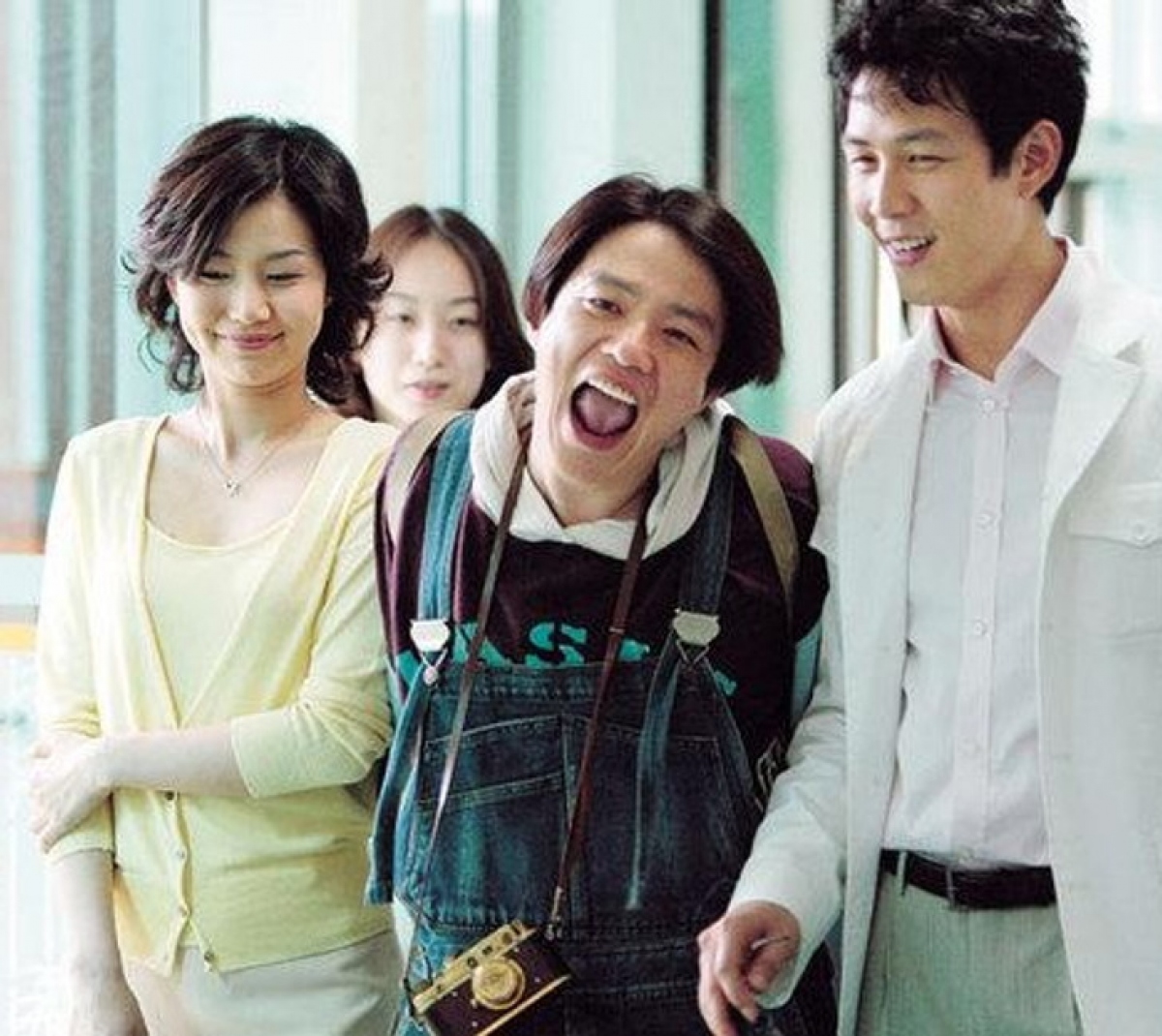 nam dien vien squid game - lee jung jae tung bi bao luc vi khong tra duoc tien hoc phi hinh anh 3