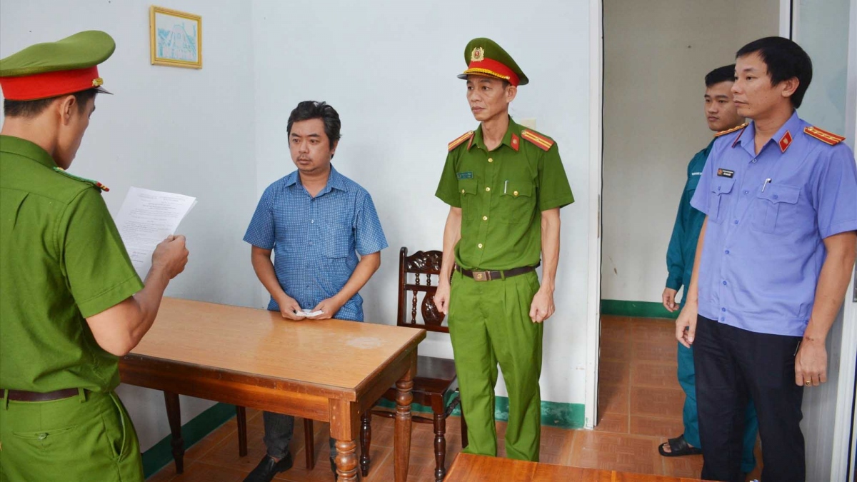 lừa đảo chiếm đoạt nửa tỷ đồng, một giám đốc ở quảng nam bị bắt tạm giam hình ảnh 1 lua dao chiem doat nua ty dong, mot giam doc o quang nam bi bat tam giam hinh anh 1