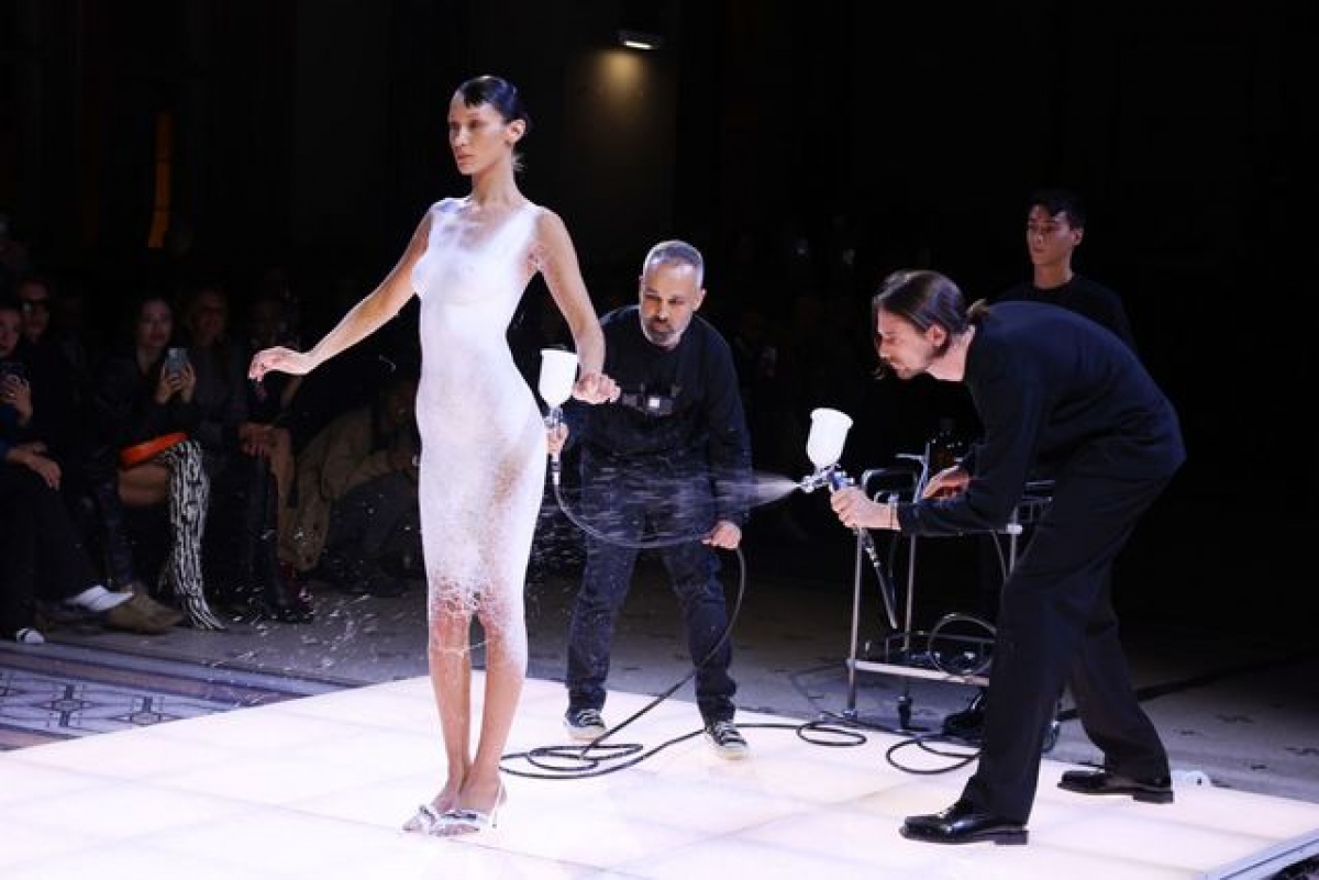 bella hadid tu nguoi mau nhat nhoa cho toi sieu mau dat show nhat the gioi hinh anh 5