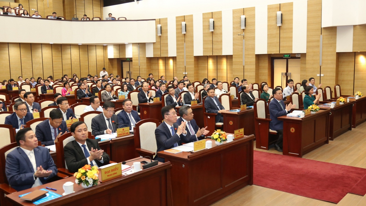 chủ tịch tp hà nội quận hoàng mai thiếu trường công chứ không thiếu trường học hình ảnh 1 chu tich tp ha noi quan hoang mai thieu truong cong chu khong thieu truong hoc hinh anh 1