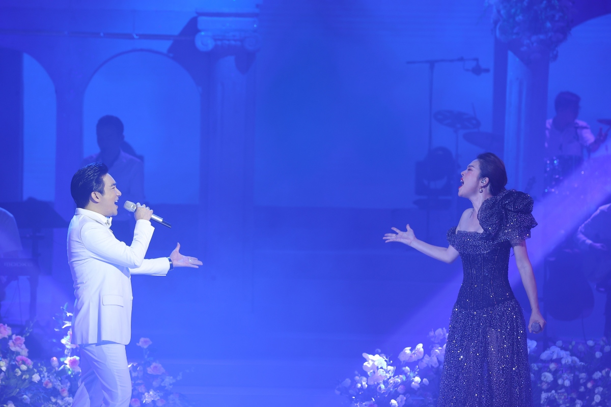 thu phuong thay 5 bo vay, quang ha roi nuoc mat trong dem nhac ta tinh hinh anh 8