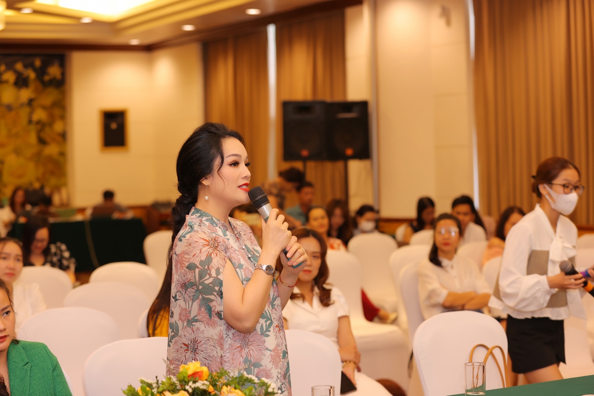 dan nhac giao huong romania den viet nam bieu dien trong hoa nhac cua Dinh hoai xuan hinh anh 4