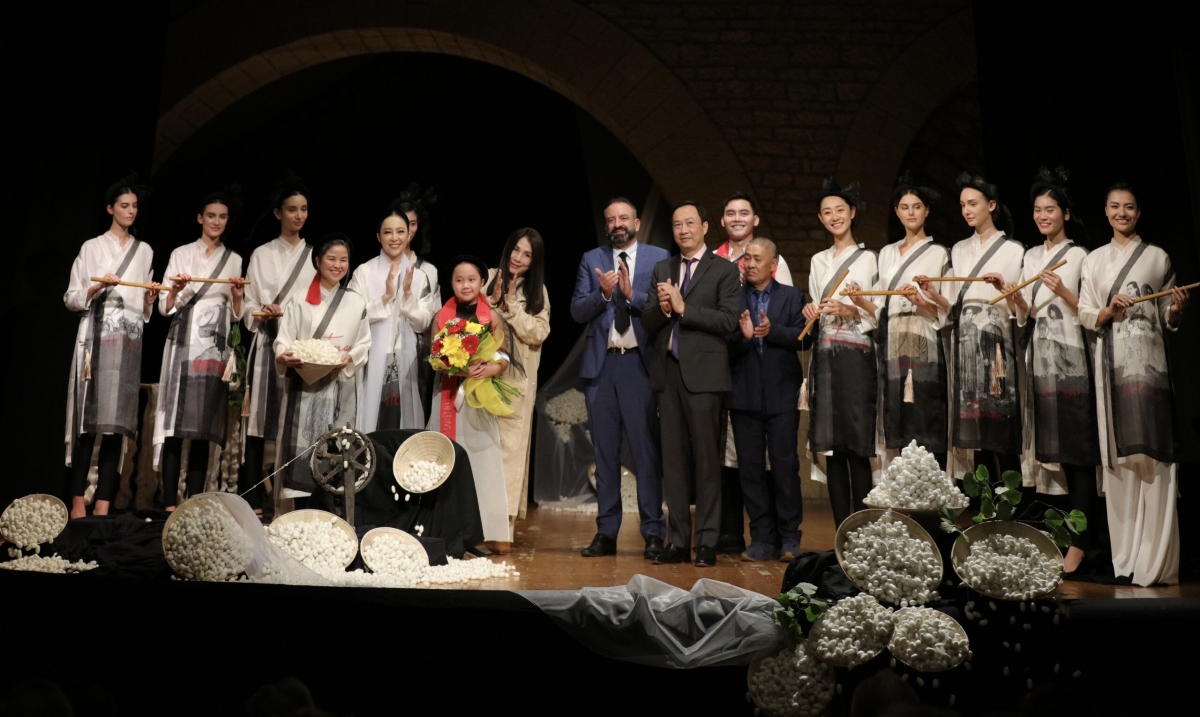 to lua viet toa sang tai san marino hinh anh 2