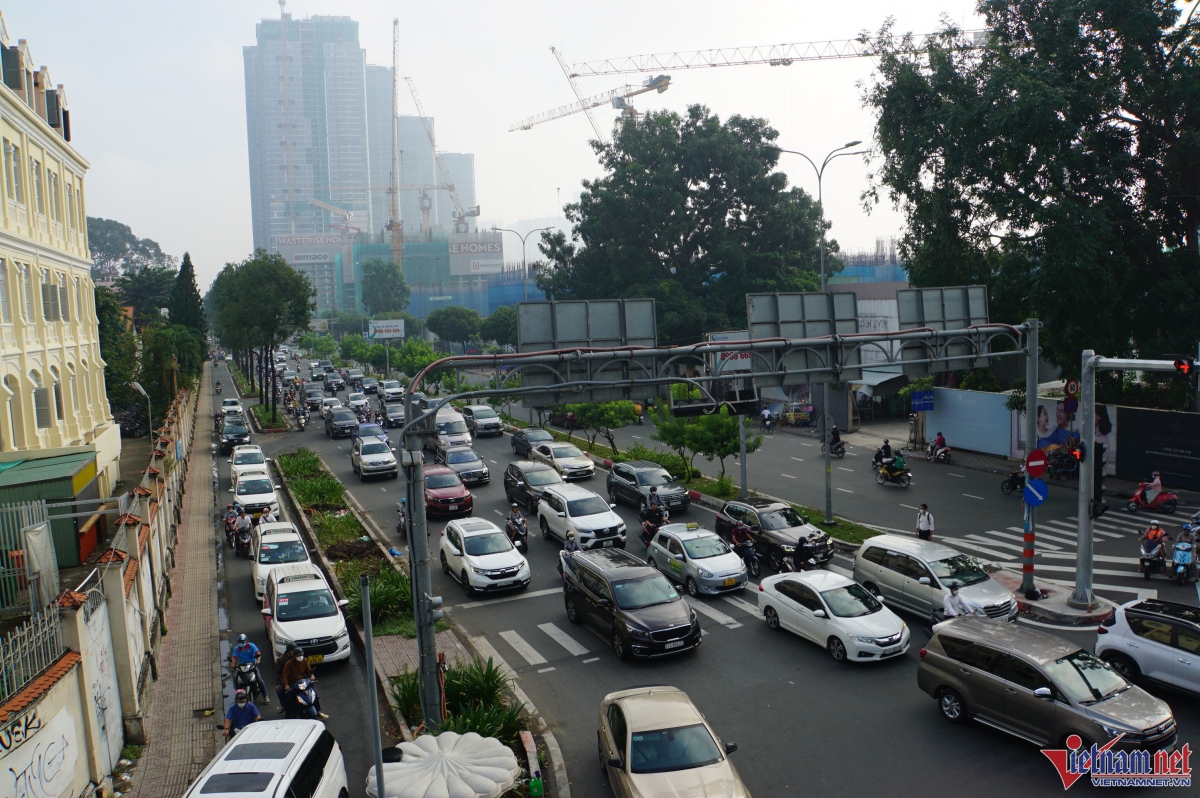 nghin xe bat dong o nga tu, duong trung tam tp.hcm roi loan sang dau tuan hinh anh 2