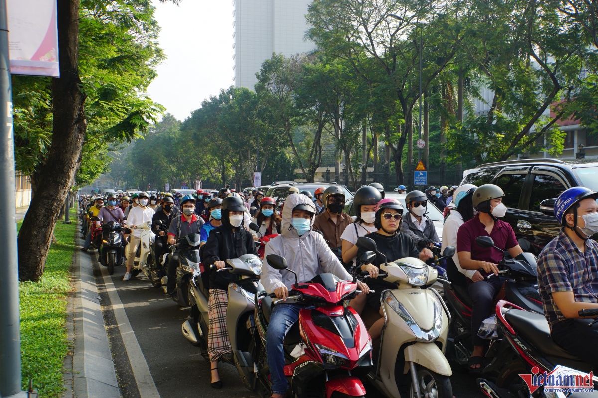 nghin xe bat dong o nga tu, duong trung tam tp.hcm roi loan sang dau tuan hinh anh 6