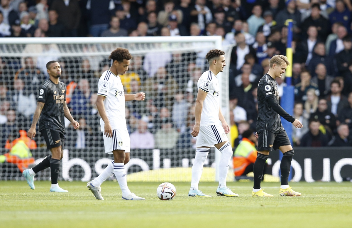 sự cố hy hữu khiến trận leeds - arsenal bị hoãn 40 phút hình ảnh 1 su co hy huu khien tran leeds - arsenal bi hoan 40 phut hinh anh 1