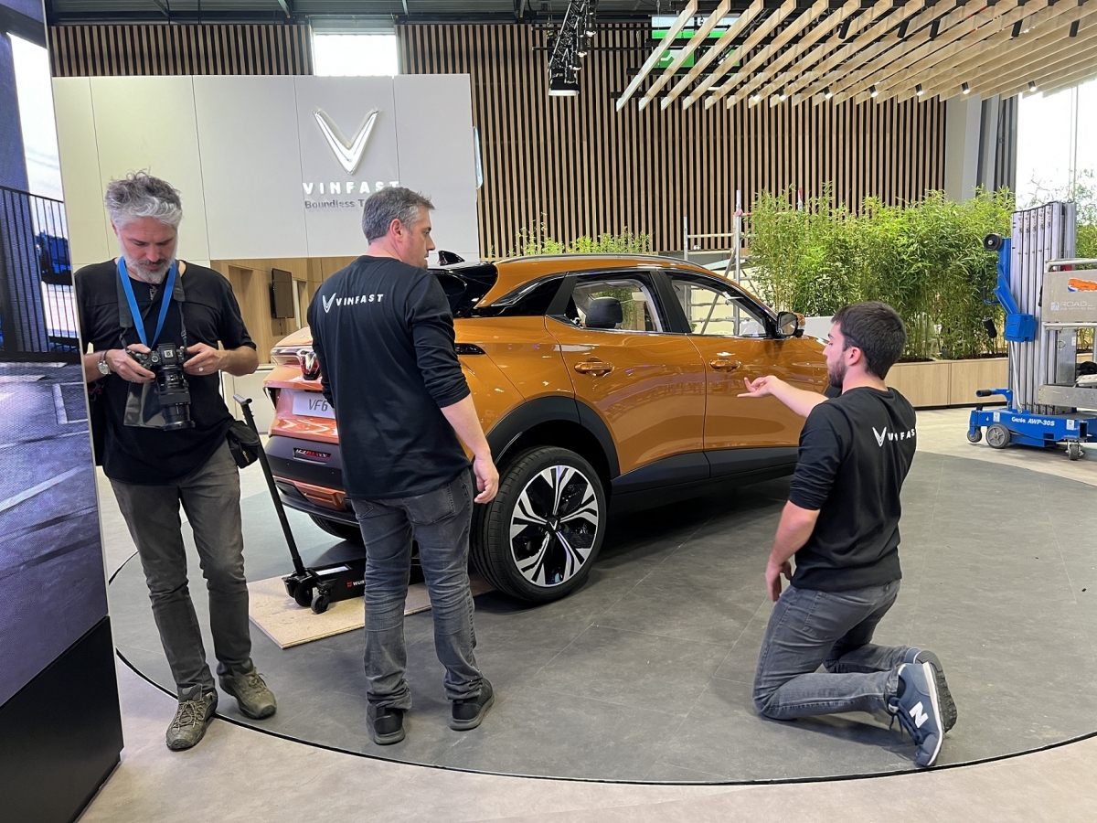 he lo bom tan vinfast mang toi paris motor show 2022 hinh anh 2