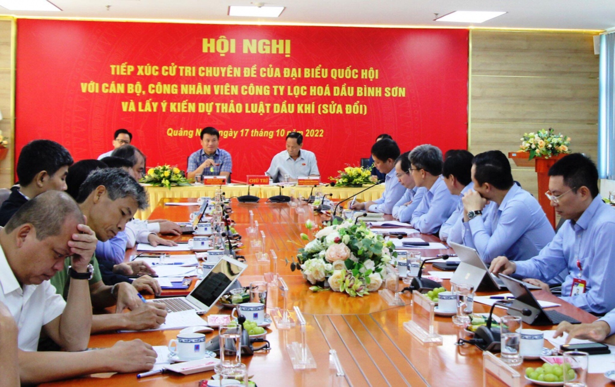 pho chu tich quoc hoi tiep xuc cu tri khu kinh te dung quat hinh anh 1