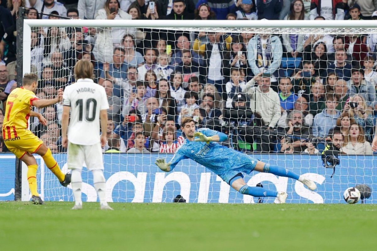 mat diem vi var, real madrid bi barca rut ngan khoang cach o la liga hinh anh 9