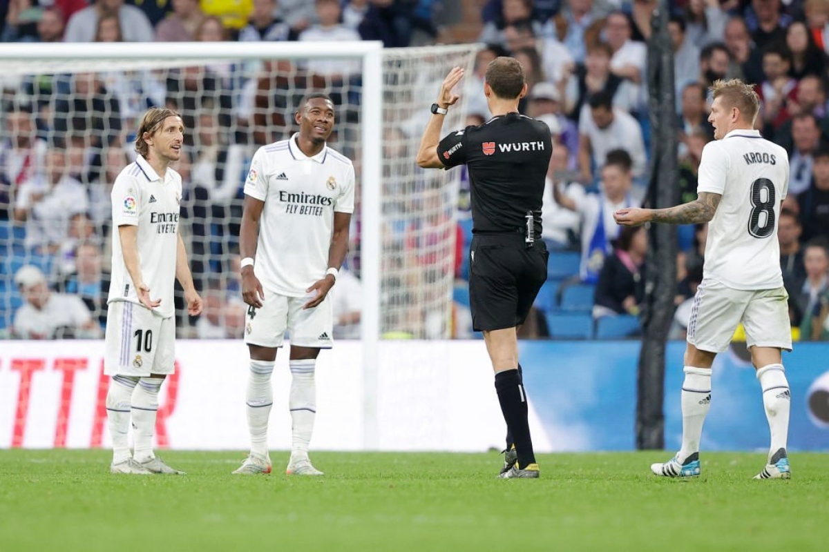 mat diem vi var, real madrid bi barca rut ngan khoang cach o la liga hinh anh 8