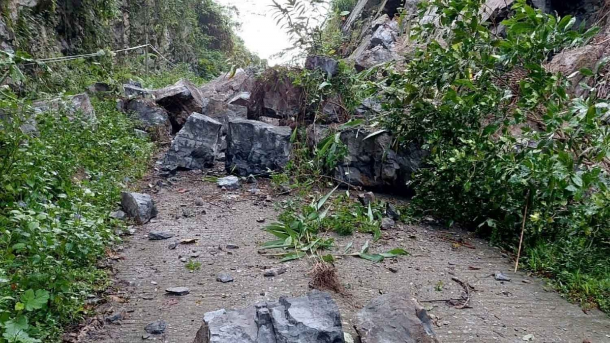 sat lo nui da voi, chia cat duong vao 3 ban o quang binh hinh anh 2