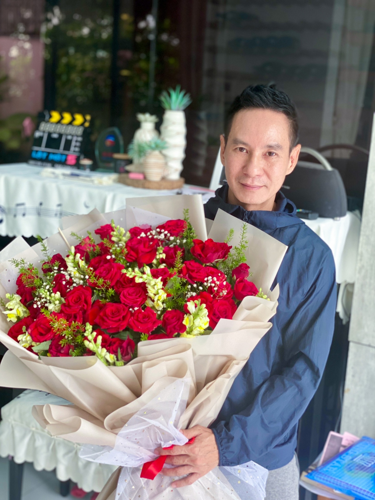 ly hai o tuoi 54 gia dinh 4 con ngap tran hanh phuc, su nghiep vien man hinh anh 2