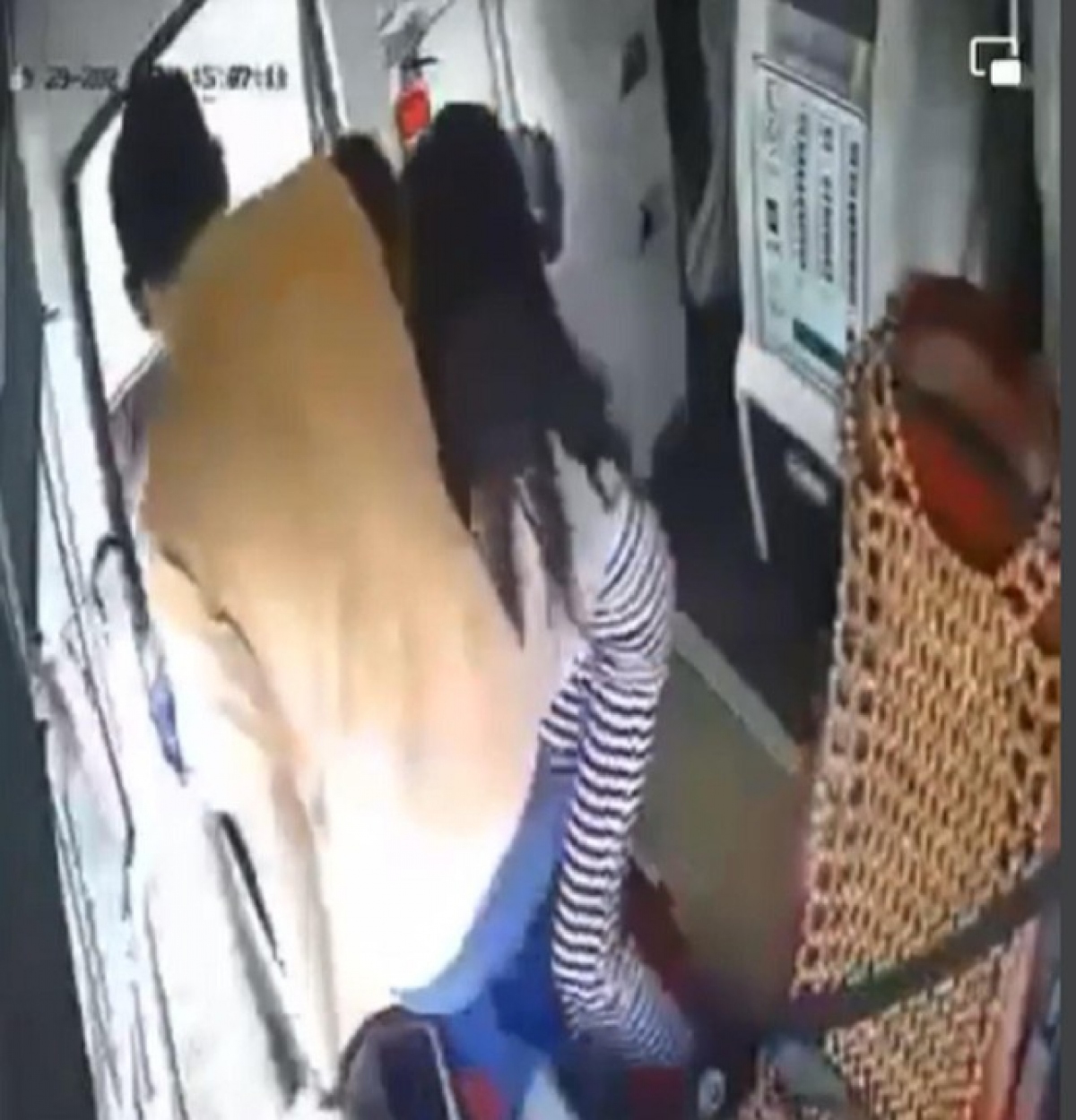 sa thải nhân viên nhà xe ở Đắk lắk đè nữ hành khách hình ảnh 1 sa thai nhan vien nha xe o Dak lak de nu hanh khach hinh anh 1