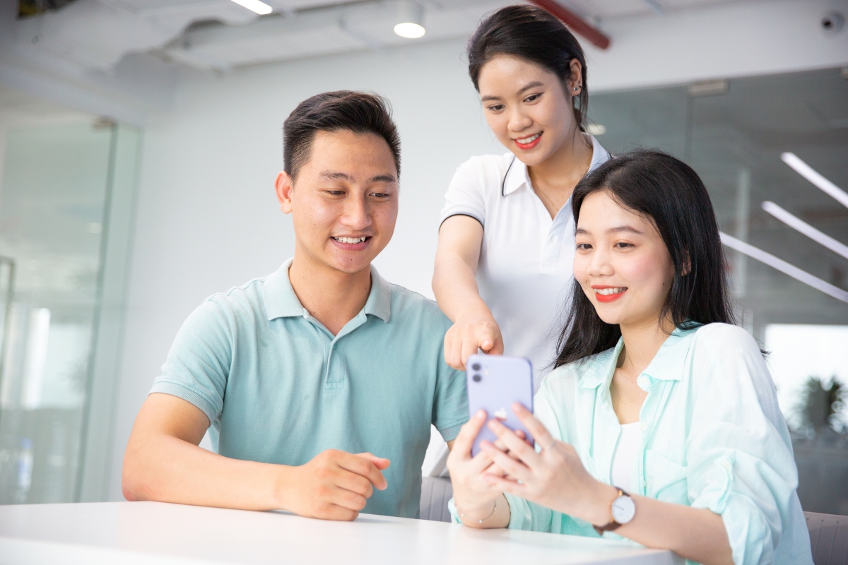 kham pha combo uu dai 50 ve may bay, tau, xe, ve xem phim tren vietbank digital hinh anh 2