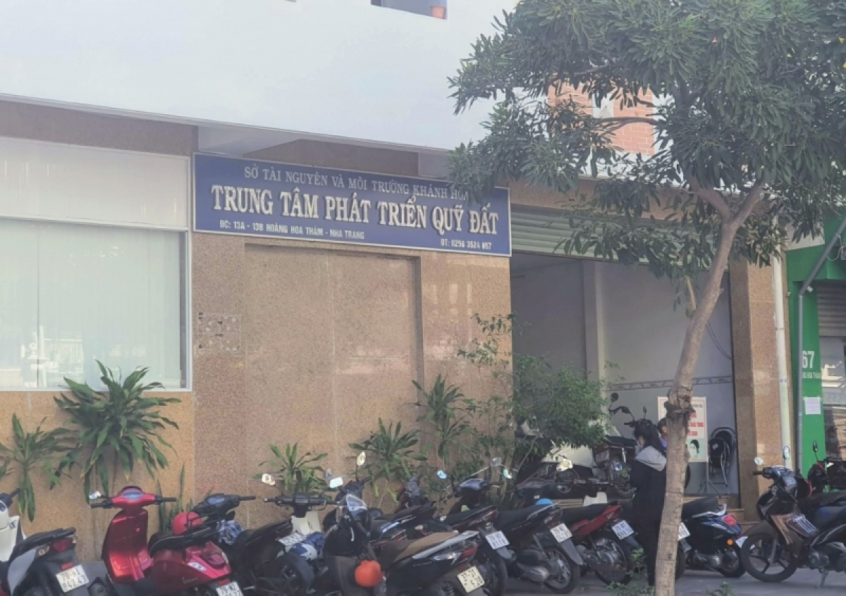 cách chức giám đốc trung tâm phát triển quỹ đất tỉnh khánh hòa hình ảnh 1 cach chuc giam doc trung tam phat trien quy dat tinh khanh hoa hinh anh 1