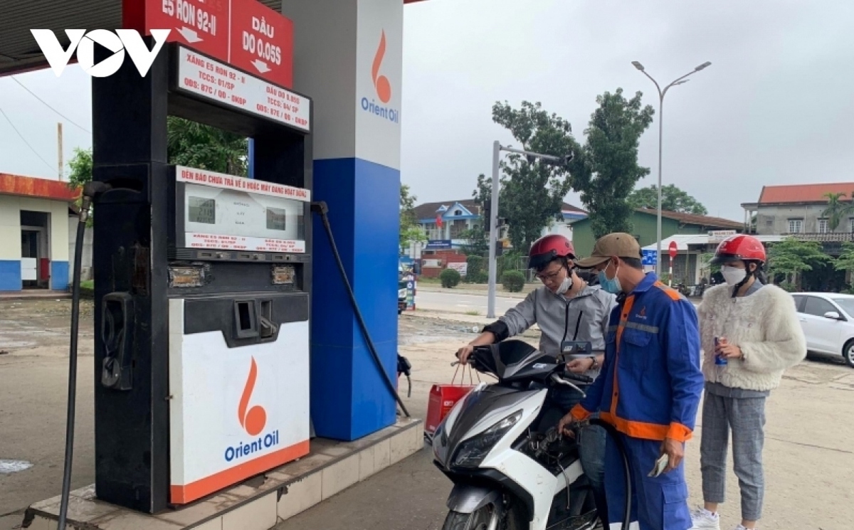 cần rà soát lại thuế, các chi phí trong cơ cấu giá xăng dầu hình ảnh 1 can ra soat lai thue, cac chi phi trong co cau gia xang dau hinh anh 1