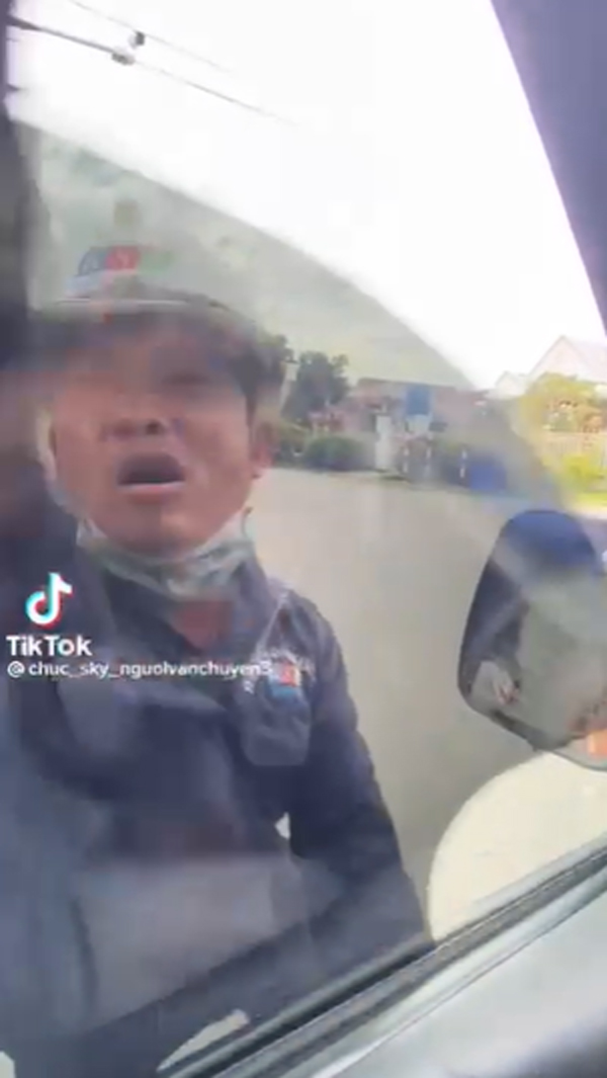 xac minh, lam ro viec nguoi dan ong can duong xe cuu thuong hinh anh 2