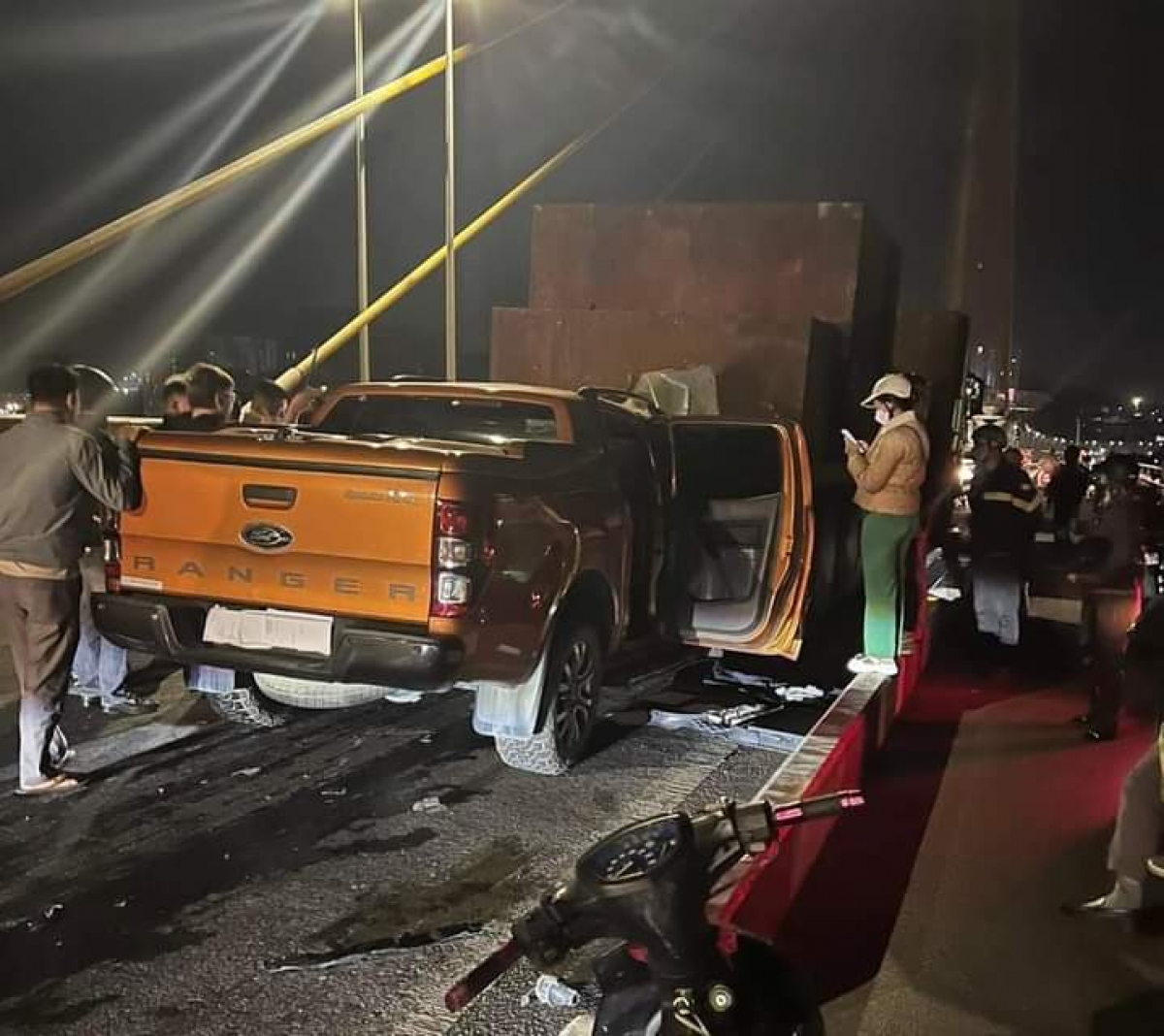 va chạm giao thông trên cầu bãi cháy, một người tử vong hình ảnh 1 va cham giao thong tren cau bai chay, mot nguoi tu vong hinh anh 1