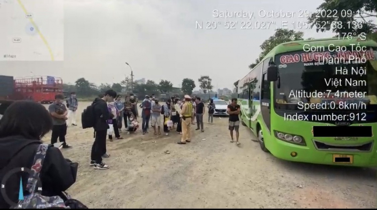 xe khách 29 chỗ nhồi nhét tới 58 người chạy trên cao tốc hình ảnh 1 xe khach 29 cho nhoi nhet toi 58 nguoi chay tren cao toc hinh anh 1