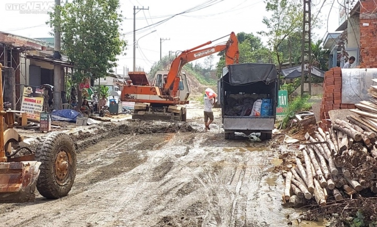 Duong hon 700 ty dong cham tien do, vua tham nhua da nut gay hang tram met hinh anh 12
