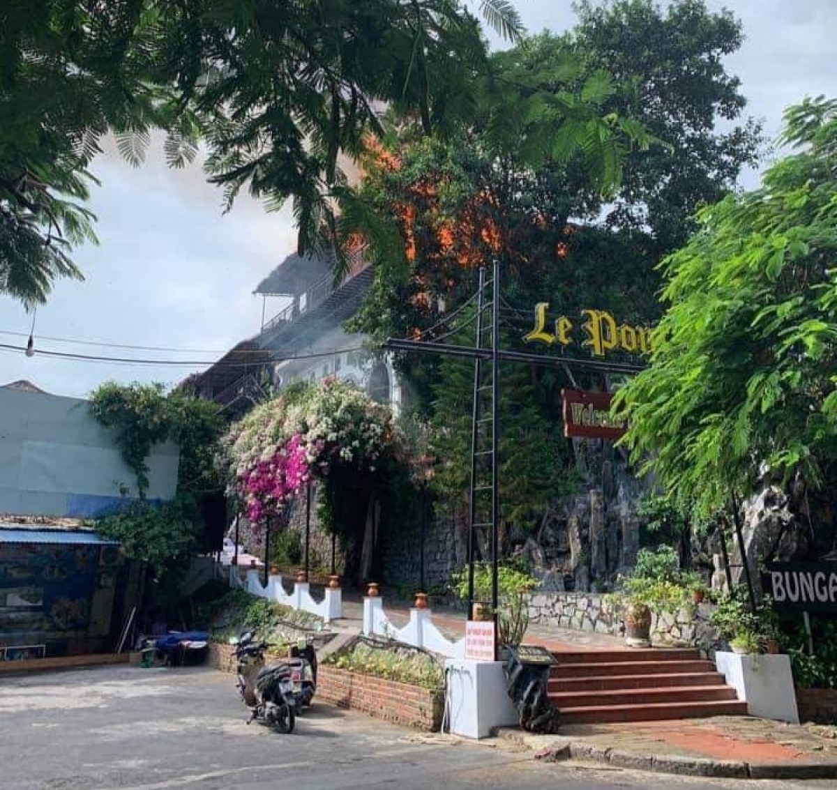 lửa thiêu rụi một homestay trên đảo cát bà, hải phòng hình ảnh 1 lua thieu rui mot homestay tren dao cat ba, hai phong hinh anh 1