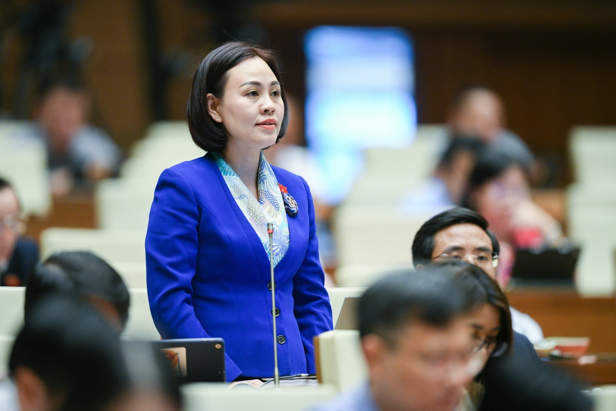 nhieu gia dinh cong nhan 4 nguoi song trong nha chua day 10m2 hinh anh 2