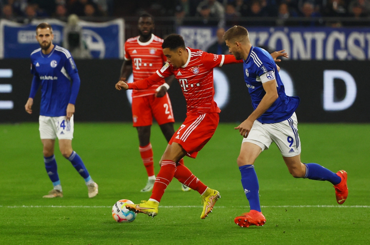 thang de schalke, bayern vung vang tren dinh bundesliga truoc world cup hinh anh 1