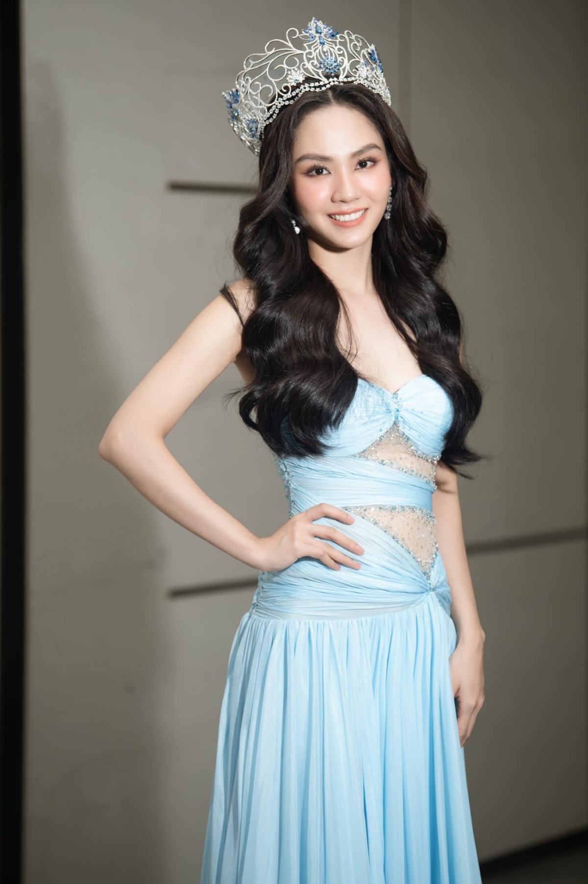 hoa hau mai phuong bat ngo thong bao da lam me truoc them miss world 2022 hinh anh 2