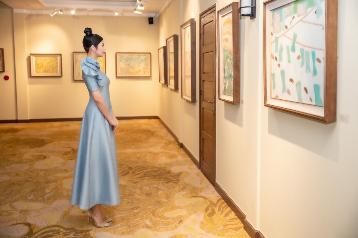 hoa hau ngoc han lam mc tai trien lam cho mua gio hinh anh 2