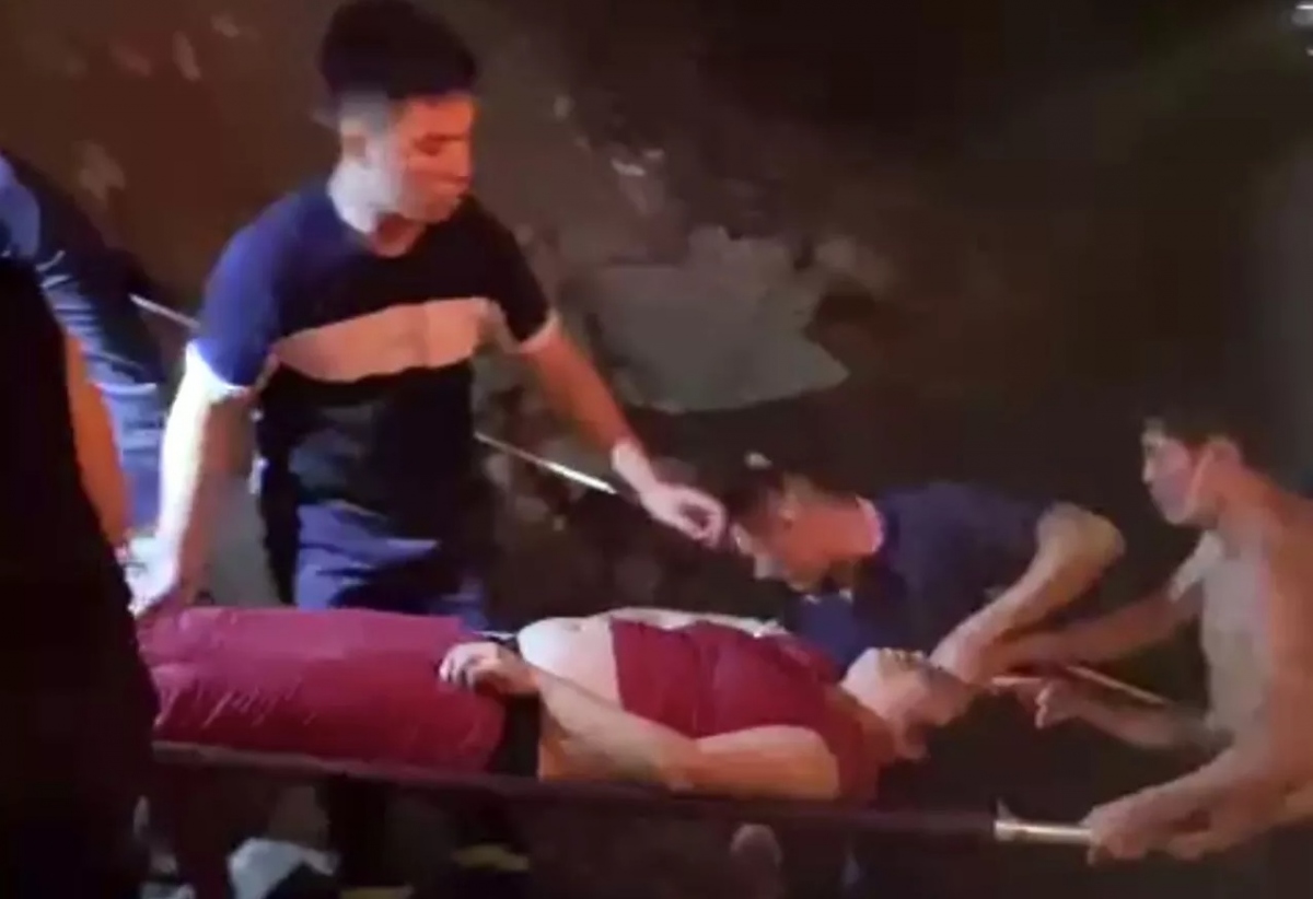 cứu kịp thời 1 phụ nữ nhảy cầu chương dương tự tử hình ảnh 1 cuu kip thoi 1 phu nu nhay cau chuong duong tu tu hinh anh 1