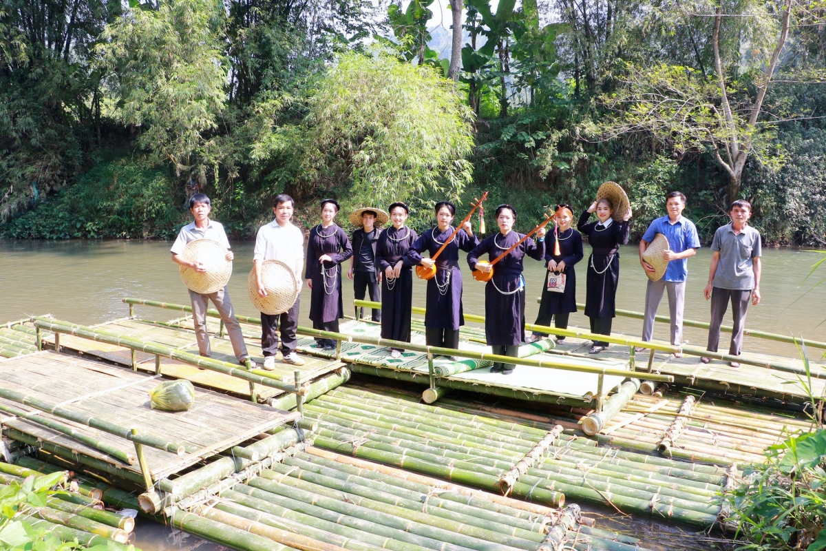 trai nghiem kho quen cua du khach tu sac thu ho ba be hinh anh 2