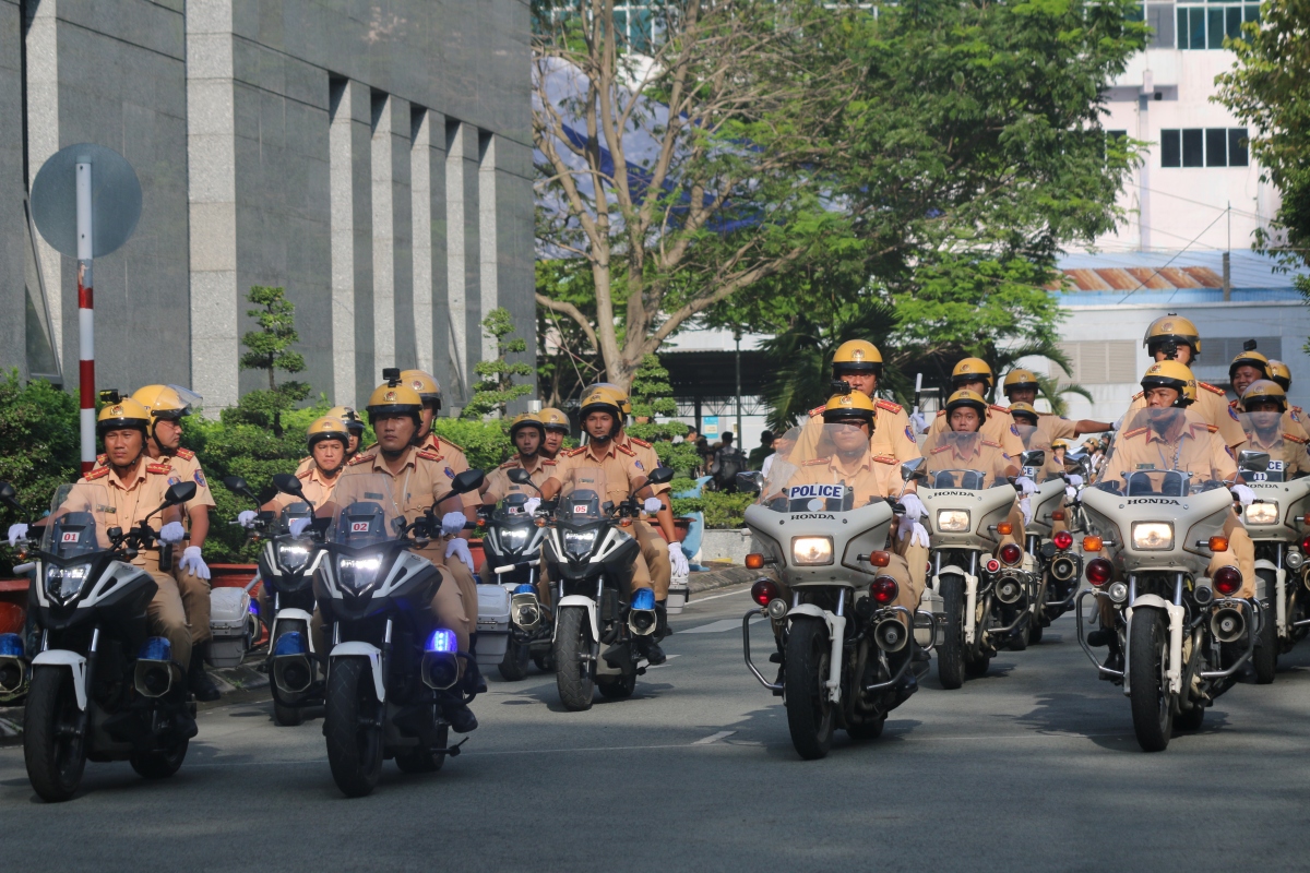 cong an tp.hcm, binh duong dong loat ra quan dam bao an ninh trat tu hinh anh 2