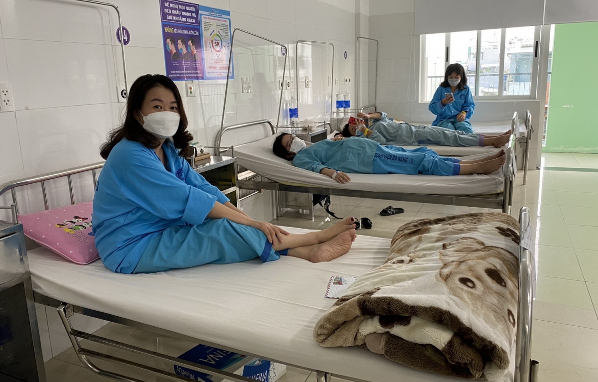 Da nang nhieu noi qua tai benh nhan sot xuat huyet va ho hap tre nho hinh anh 4