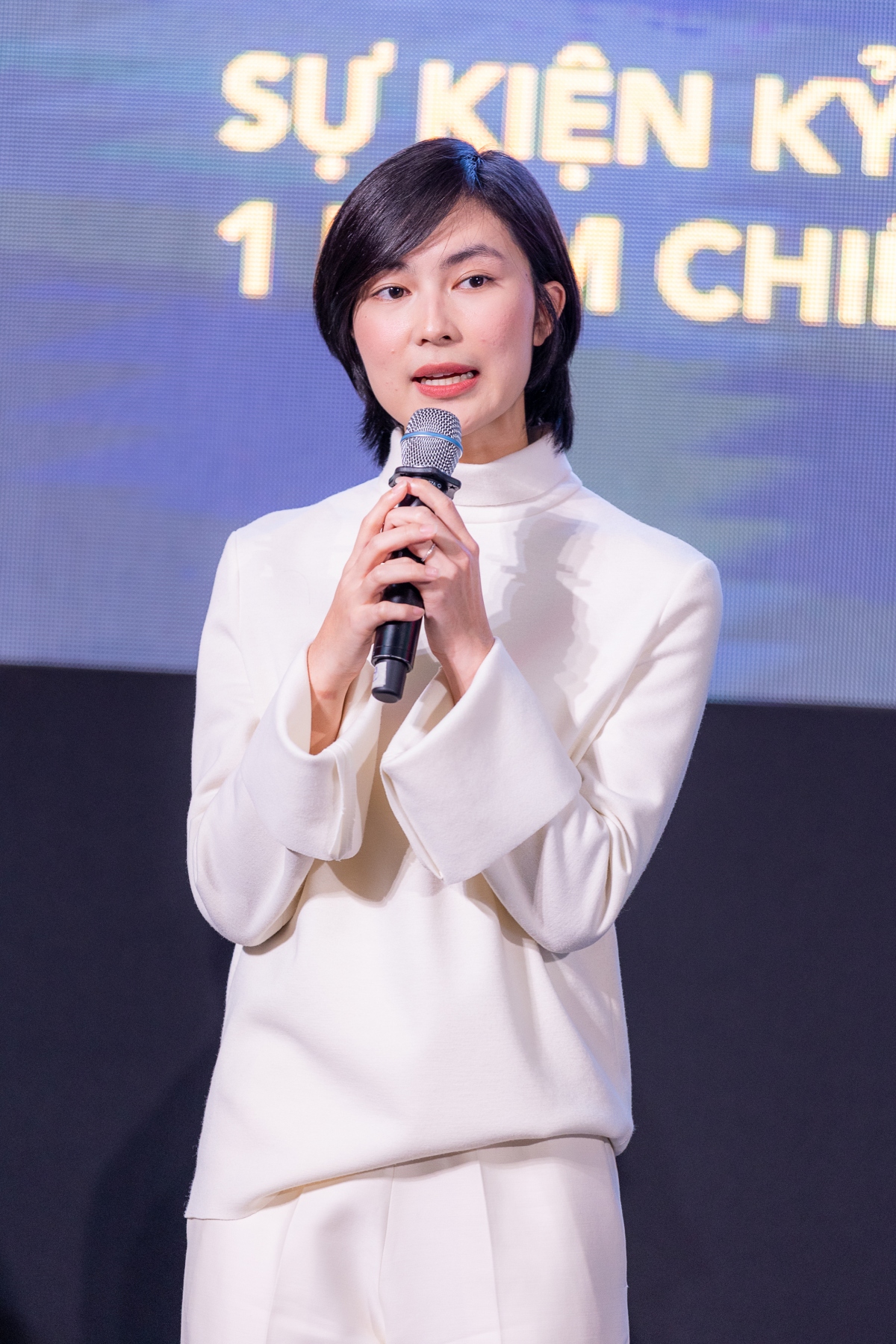 tuan hung tham gia chien dich Dat nuoc Y - phi thuong tu nhung dieu gian di hinh anh 4