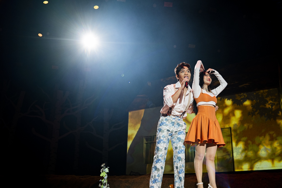 hoang dung bat khoc, don sinh nhat bat ngo cung 6.000 khan gia o yen concert hinh anh 5