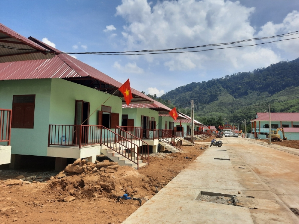 Den nam 2025, tinh quang nam on dinh dan cu cho hon 7.800 ho dong bao dan toc thieu so hinh anh 2